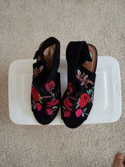 Black Floral Embroidered Wedge Sandals