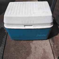 Rubbermaid Cooler
