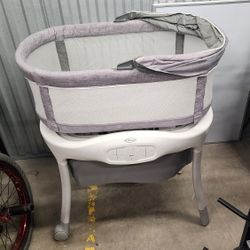 Graco Move N Soothe Bassinet