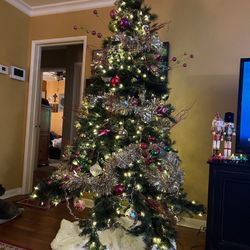 6’ Christmas Tree With Lights 