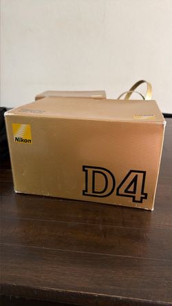 Nikon D4 DSLR Camera Box heavily used still works