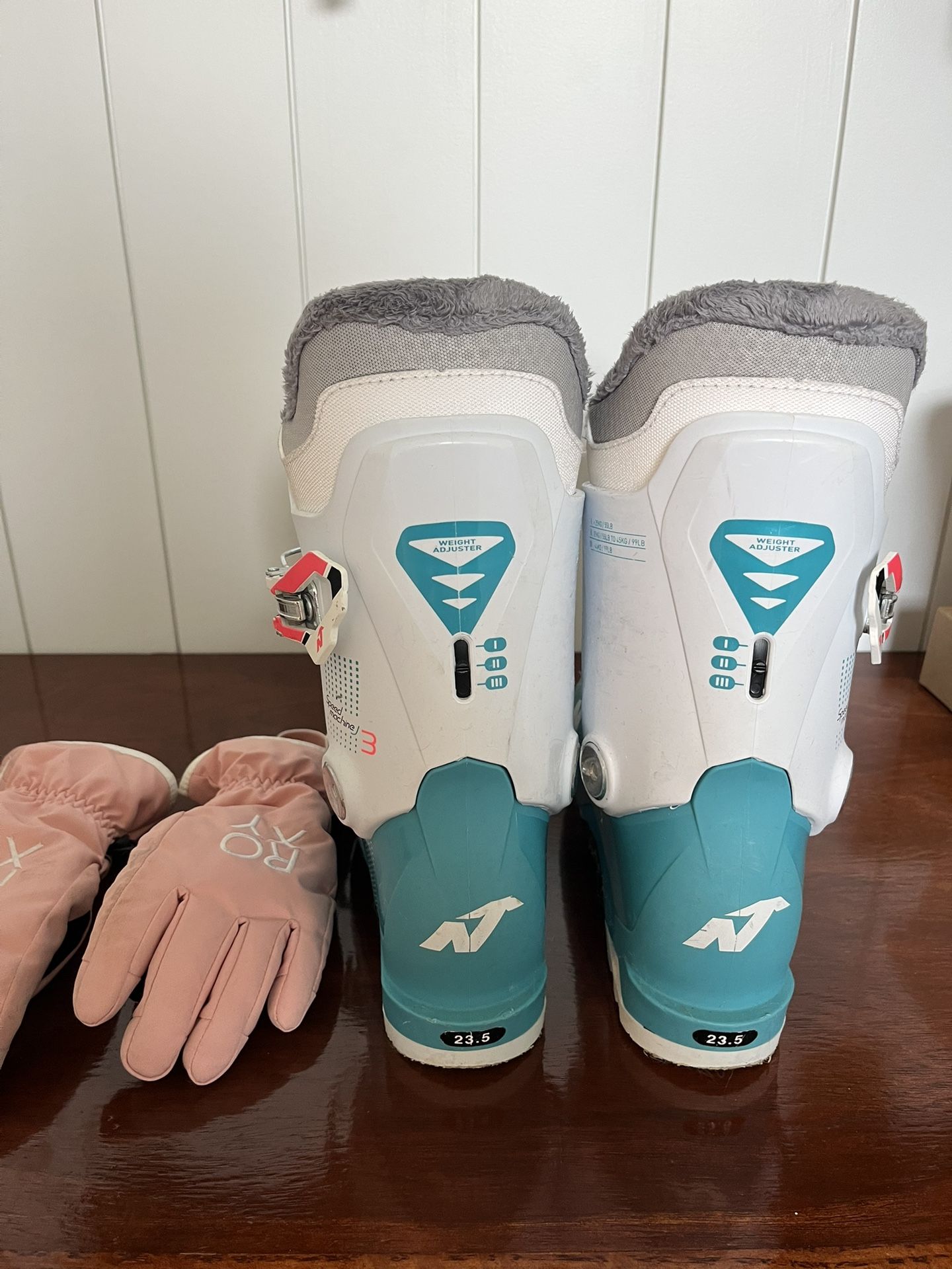 Girls Ski Boots And Gloves