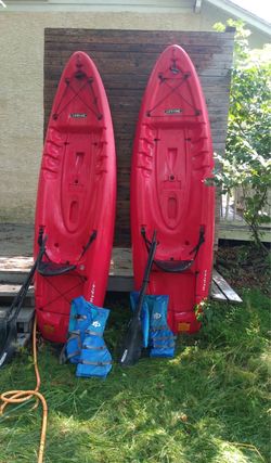 2 Lifetime Hydros Kayaks, paddles & life jackets