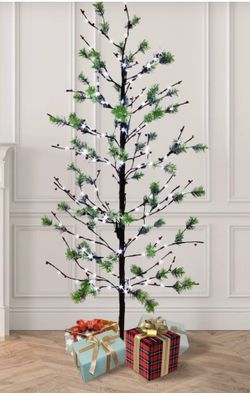Puleo 5’ Stylish DECORATIVE ARTIFICIAL CHRISTMAS TREE: Features green branches and 160 random twinkling LED lights to brighten your home for a dazzli