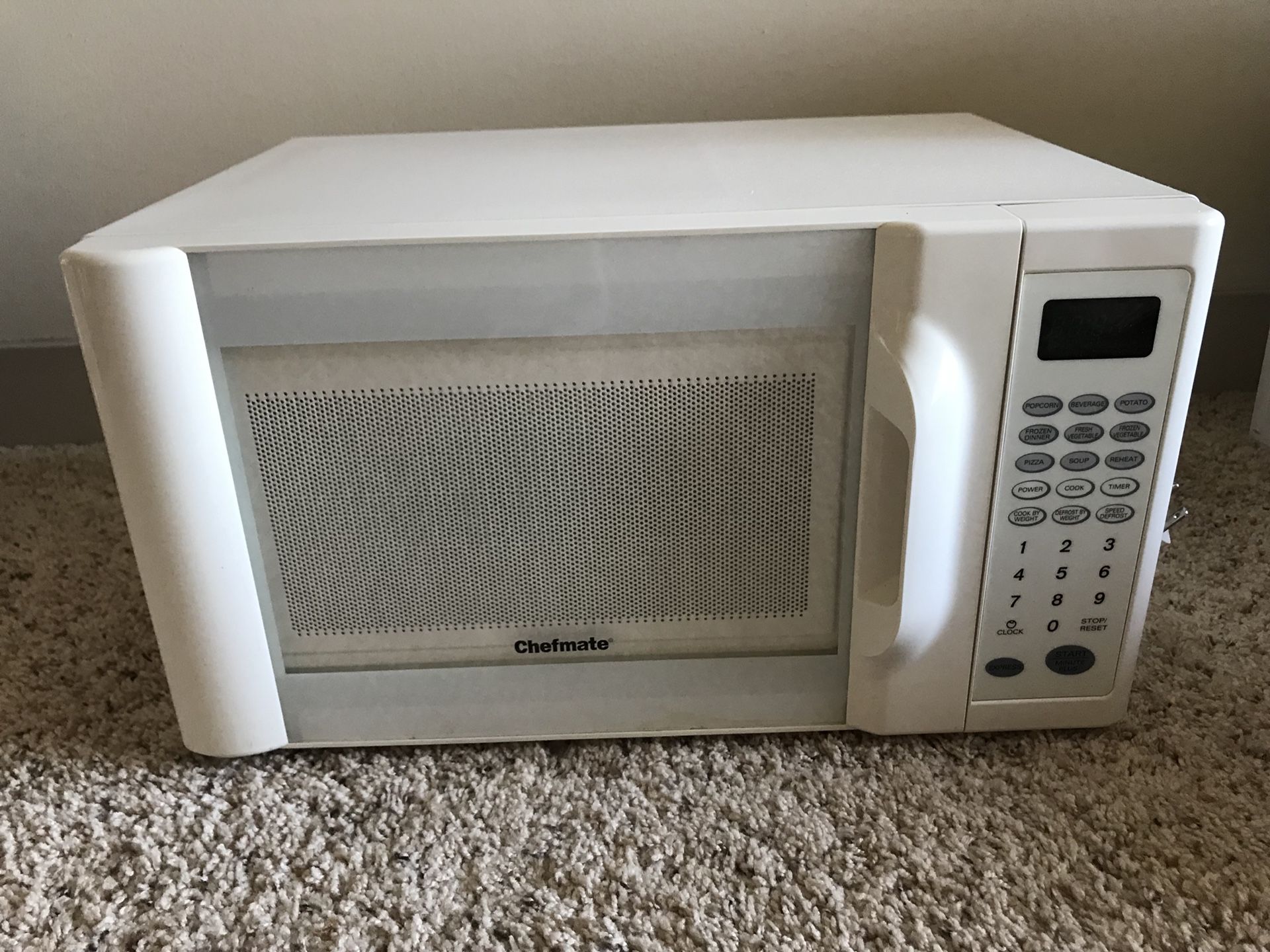 White Chefmate Microwave for Sale in Everett, MA OfferUp