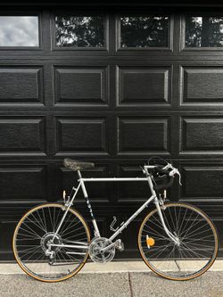Older Bicycle Fuji Sports’12 Road Bike