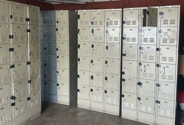 Super clean white 18 door, Lockers Super clean white 18 door, Lockers