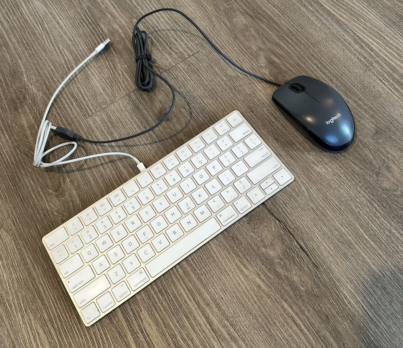 Apple Wired Keyboard