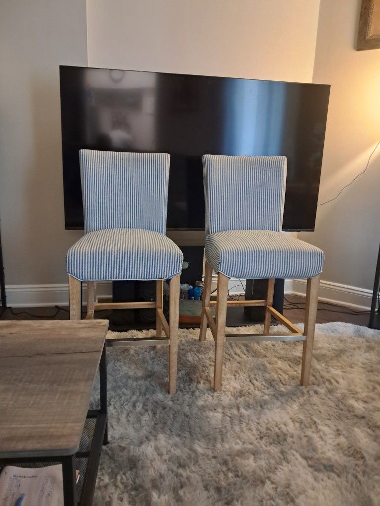 7pc Dinette . 2 pub style chairs