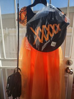 Girl's Witch Halloween Costume Dress M7-8  with broom