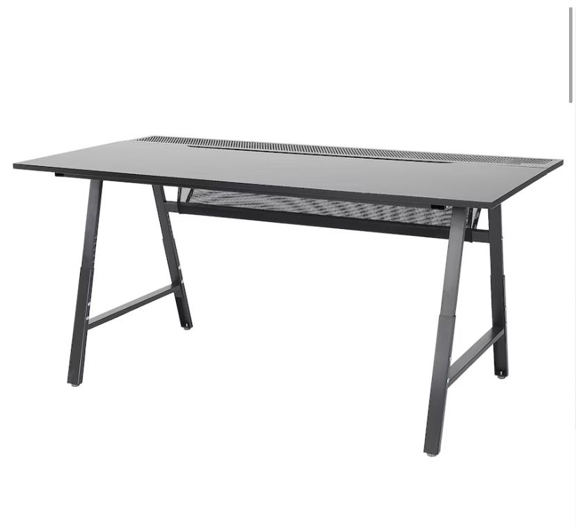 IKEA Gaming Desk - Color Light Gray - New $ 270