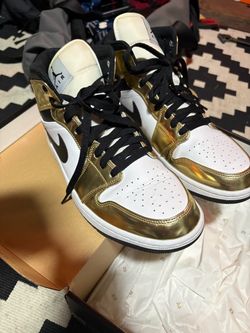 Air Jordan 1 Mid Metallic Gold Sneakers