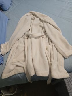 Medium White Fluffy Bathrobe