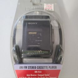 Vintage Sony FM/AM Cassette Player Walkman Wm-fx33