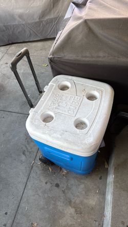 Igloo Ice Cube Wheeled Roller Cooler 60gt