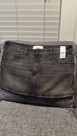 Hollister Gray/light Black Skirt Size 14