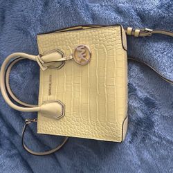 Micheal Kors Yellow Purse With Strap Included