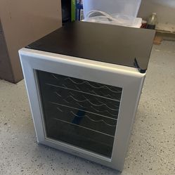 Wine Fridge (12 Bottle)
