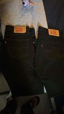 501 Levi’s 34 w 32 L both have 2 pairs