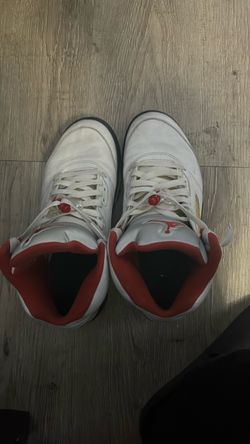 Retro Jordan 5 fire reds
