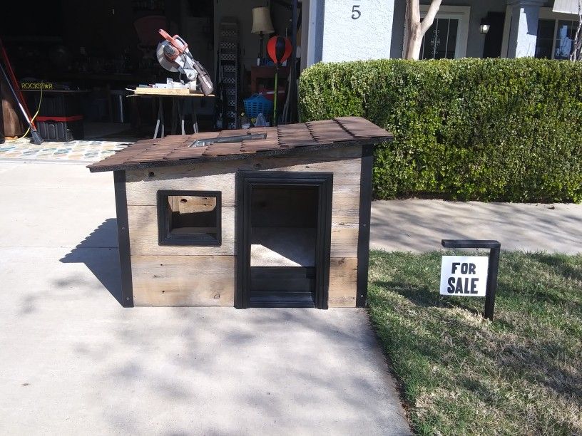 Custom Hand Built Dog/cat House