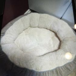 Large Pet  Bed. NEW