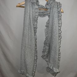 NWT Ladies Womens adorable gray ruffle 70”x24” Collection 18 The Runway Wrap $48 tag