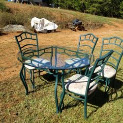 Glass Top Table w/4 chairs & Bakers Rack