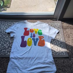 Love Is Love T shirt Size M 