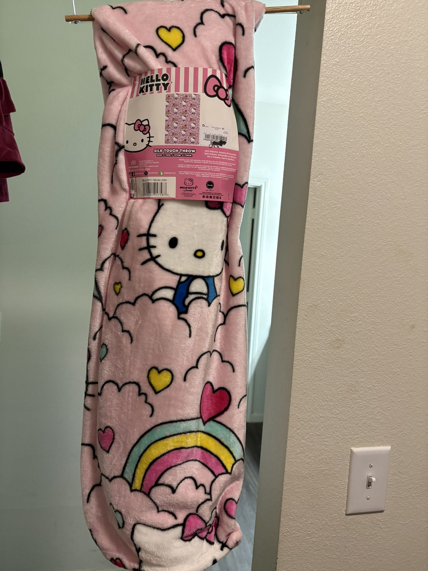 Hello Kitty, Throw Blanket