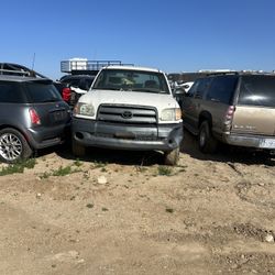 TOYOTA TUNDRA PARTS TRUCK