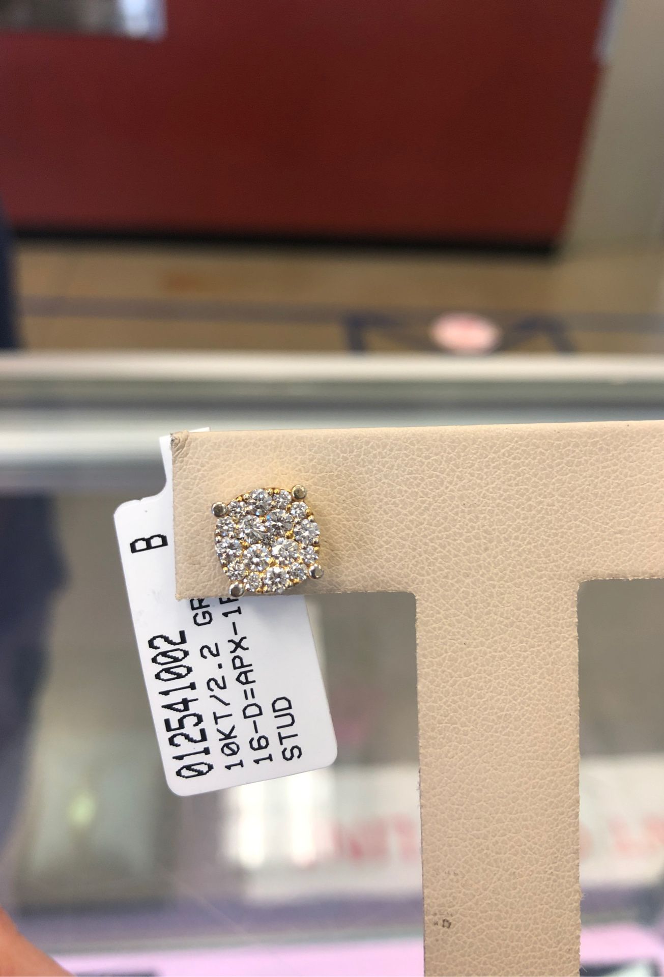 10k Diamond earring (only 1)