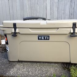 Yeti cooler large tundra 65