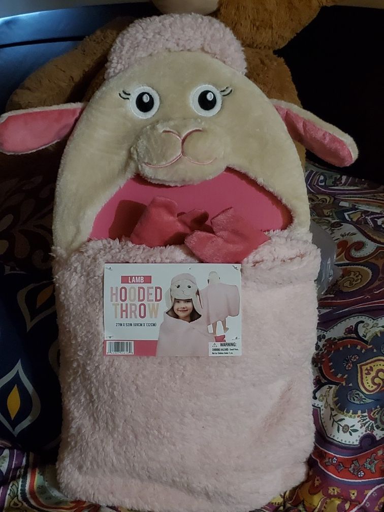 Lamb Hooded Throw