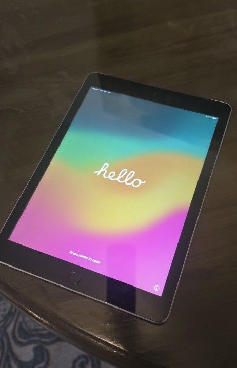 iPad 6th Gen with Cellular capabilities 32gb