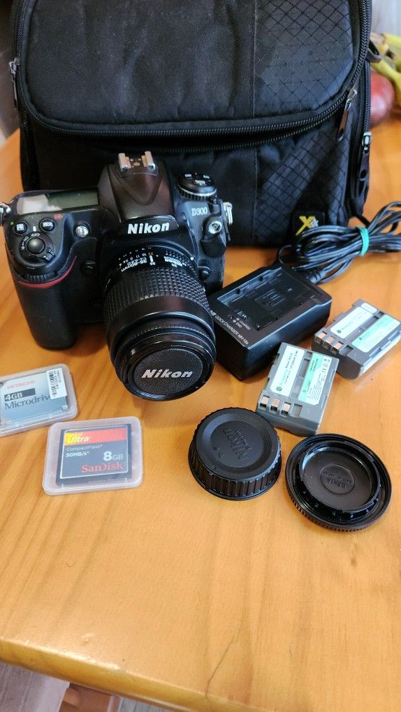 Nikon D300 DSLR package