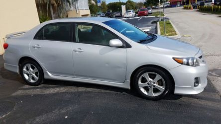 Toyota corolla 2013 con 89,000 millas