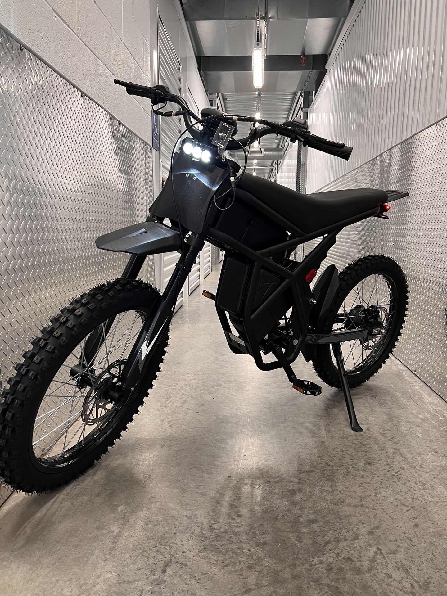 2400 Watt Electric Dirt Bike, 37MPH Top Speed, 36.4ah Dual Battery, Full Twist Throttle