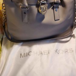 Michael KORS Leather Handbag. Like New
