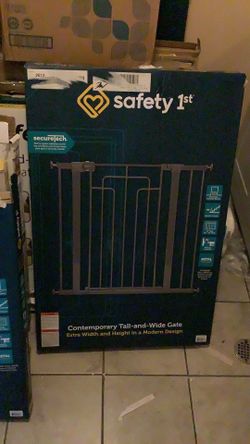 Safety 1st Easy Install Tall & Wide Walk Thru Baby Gate 29-47
