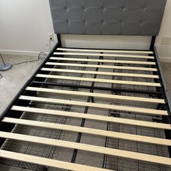 Bed frame BED FRAME - BED QUEEN SIZE with 4 storage drawers can be dismantled