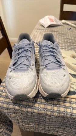 On cloud shoes size 10