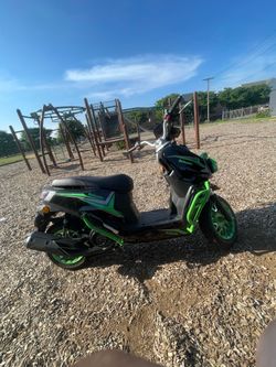 new vitacci defender green scooter – 150 cc