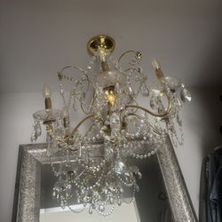 6 Light Chandelier Gold Crystal Excellent Condition