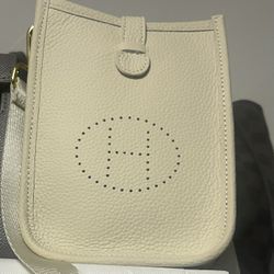 Hermes’ Evelyn