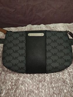 Michael Kors MK Signature Clutch Bag