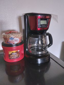 Black & Decker Coffee Maker W/Coffee Filters & Unopened Folgers Coffee for  Sale in Las Cruces, NM - OfferUp