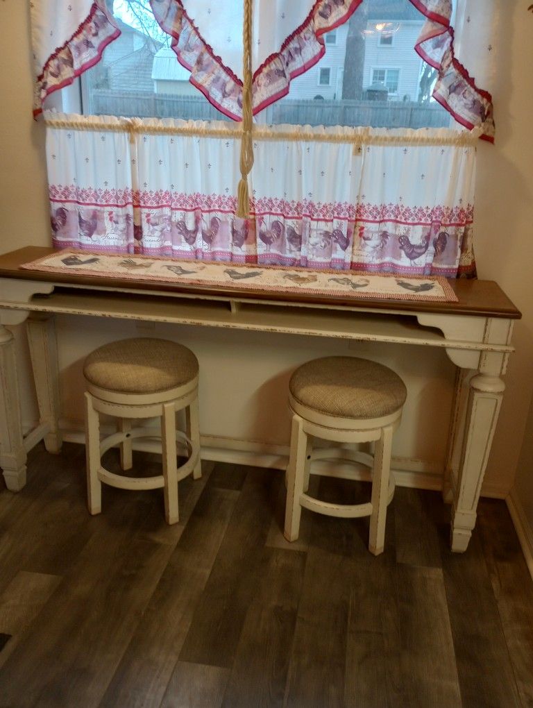 Bar Table An Stools