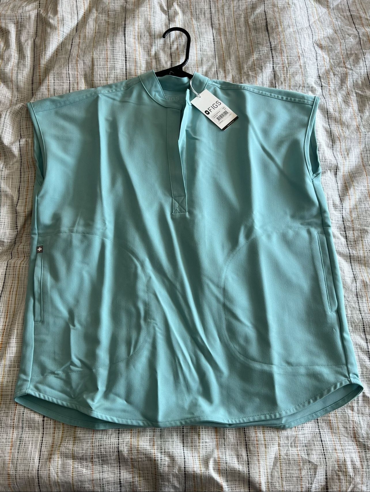 FIGS woman Scrubs Seaglass/Seafoam NWT