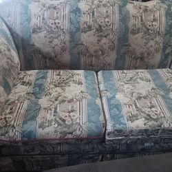 Love Saet Size Couch